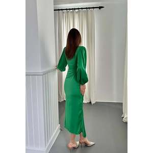 Robe de bal en satin vert en gros, décoration en dentelle, col en V, robe de bal, taille empire, style simple pour soirée, longueur genou, taille XL - Product Image 1