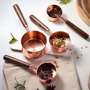 ชุดถ้วยตวงและช้อนสแตนเลสพร้อมด้ามไม้เครื่องมือวัดการอบในครัว8ชิ้น - Product Image 3