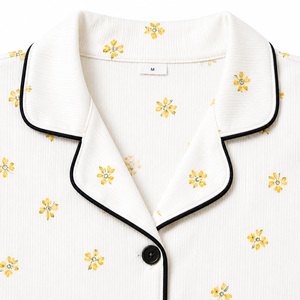 Ensemble de pyjama côtelé en coton imprimé sur toute la surface pour femme, haut boutonné à manches courtes et short assorti, doux et respirant, deux pièces - Product Image 5