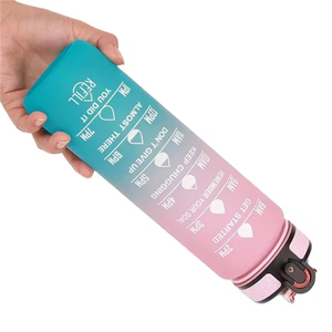 Botella de Agua Deportiva de Plástico de 32 oz con Degradado de Color, Portátil, para Adultos, para Gimnasio, Fitness y Deportes - Product Image 1