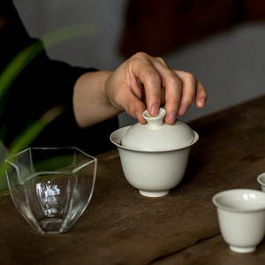 Ceramic Gaiwan With Lid Porcelain Small Kung Fu <b>Tea</b> <b>Set</b> Handheld Teacup For Afternoon <b>Tea</b> - Product Image 2
