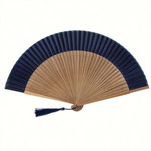 Abanico de Mano de Bambú Clásico Personalizado, Ecológico, con Nombre de los Novios Grabado, Diseño Floral Tradicional, Bolsa de Regalo para Bodas - Product Image 2