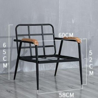 Fauteuils d'appoint modernes du milieu du siècle, confortables, rembourrés, avec accoudoirs en bois et structure en métal, pour petit salon