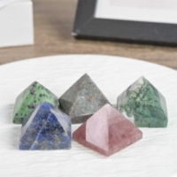 Gemischter Quarz 10mm Geschnitzte Pyramide Mini-Kristall-Schnitzereien Andere Kristall-Handwerkskunst zum Verkauf