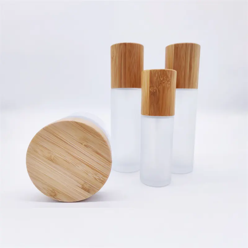 Bambu kozmetik konteyner paketi Set bambu kapak ile mat siyah cam kavanoz cam şişe bambu sprey pompası