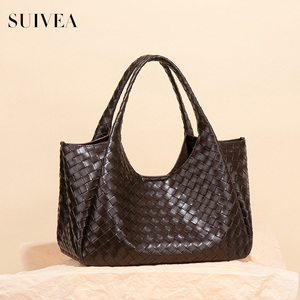 Venta Directa de Fábrica: Bolsos de mano con relieve estilo vintage, bolsos de hombro suaves y cómodos, y bolsos tipo cubo informales. - Product Image 4