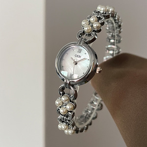 Reloj de cuarzo para mujer con cadena de perlas, elegante reloj de lujo ligero con incrustaciones de diamantes y nácar, elegante reloj para mujer - Product Image 6