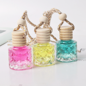 Diffuseur de parfum pour voiture Molly Glory Mini, à suspendre, <span class=keywords><strong>d</strong></span>écoratif, avec huile essentielle, parfum pour voiture, <span class=keywords><strong>d</strong></span>ésodorisant avec couvercle en bois - Product Image 1