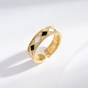 แหวนเงินแท้ 925 ลายปม ปรับขนาดได้ ราคาโรงงาน ขายส่ง แหวนเคลือบทอง 18k แบบมินิมอลหรูหราสำหรับผู้หญิง - Product Image 2