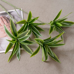 CallaFloral Planta Artificial de Bambú Brasileño Blanco y Verde, Tela PVC Brillante, Decoración para Bodas, Estilo INS, Comercio Electrónico Transfronterizo - Product Image 1