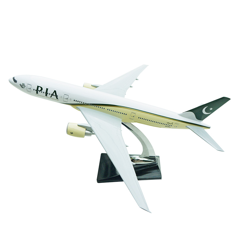 PIA Boeing 777 1/200 32cm Airplane Model - Gift & Decoration