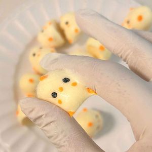 Nouveau Jouet Mochi Poulet Jaune TPR Anti-stress à Presser, Nouveauté Amusante pour Soulager le Stress - Product Image 1