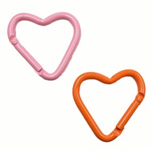 Accessoires de bijoux DIY Beadlobby, porte-clés en aluminium lumineux en forme de cœur coloré, matériau en alliage, crochet à clé facile à utiliser - Product Image 1