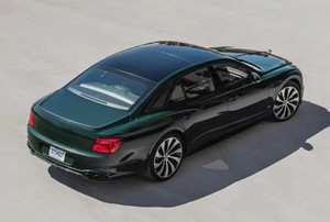 Kit carrosserie en fibre de carbone pour Bentley Flying Spur, style W12, comprenant lèvre avant, diffuseur, spoiler et jupes latérales en fibre de carbone - Product Image 3