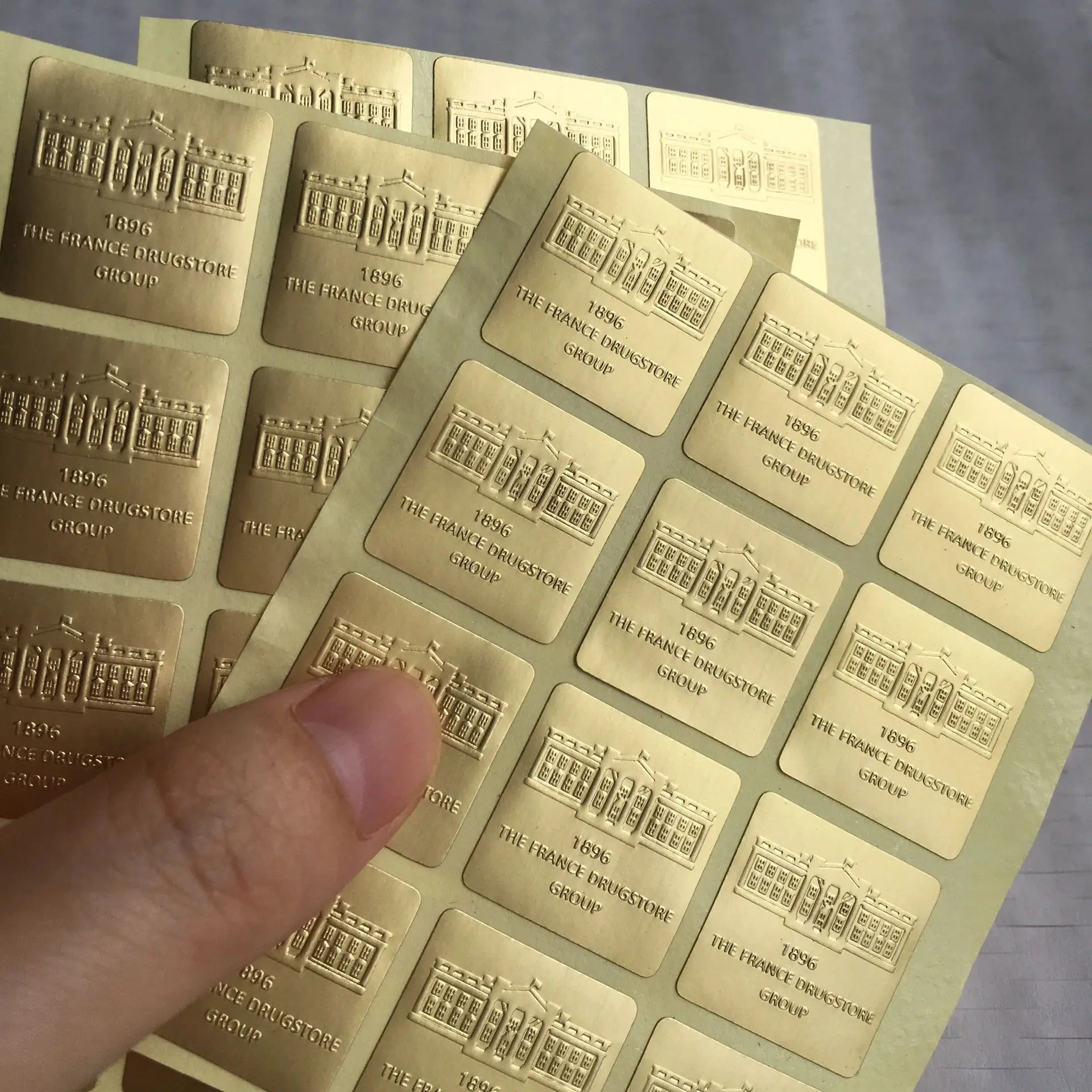 Nova Chegada papel dourado fosco gravado adesivo adesivo personalizado l cobre gravado logotipo adesivo