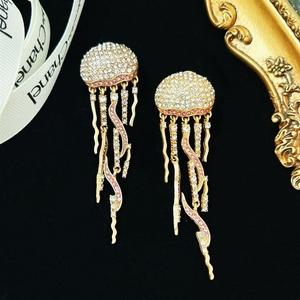 Spilla Vintage, Stile Industriale Retrò, Orecchini Eleganti e alla Moda a Forma di Medusa Marina - Product Image 4