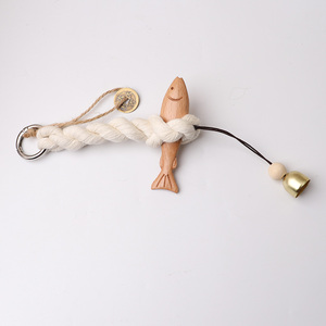 Timbre de puerta de <span class=keywords><strong>madera</strong></span> de <span class=keywords><strong>haya</strong></span> grabado con diseño de pez realista, personalizable, ecológico, decoración de pared de <span class=keywords><strong>madera</strong></span> maciza, regalo, colgante de bendición - Product Image 6