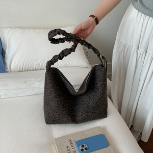 Sac à bandoulière chic léopard pour femme, sac hobo grande capacité avec sangle froncée pour le quotidien et le streetwear - Product Image 2