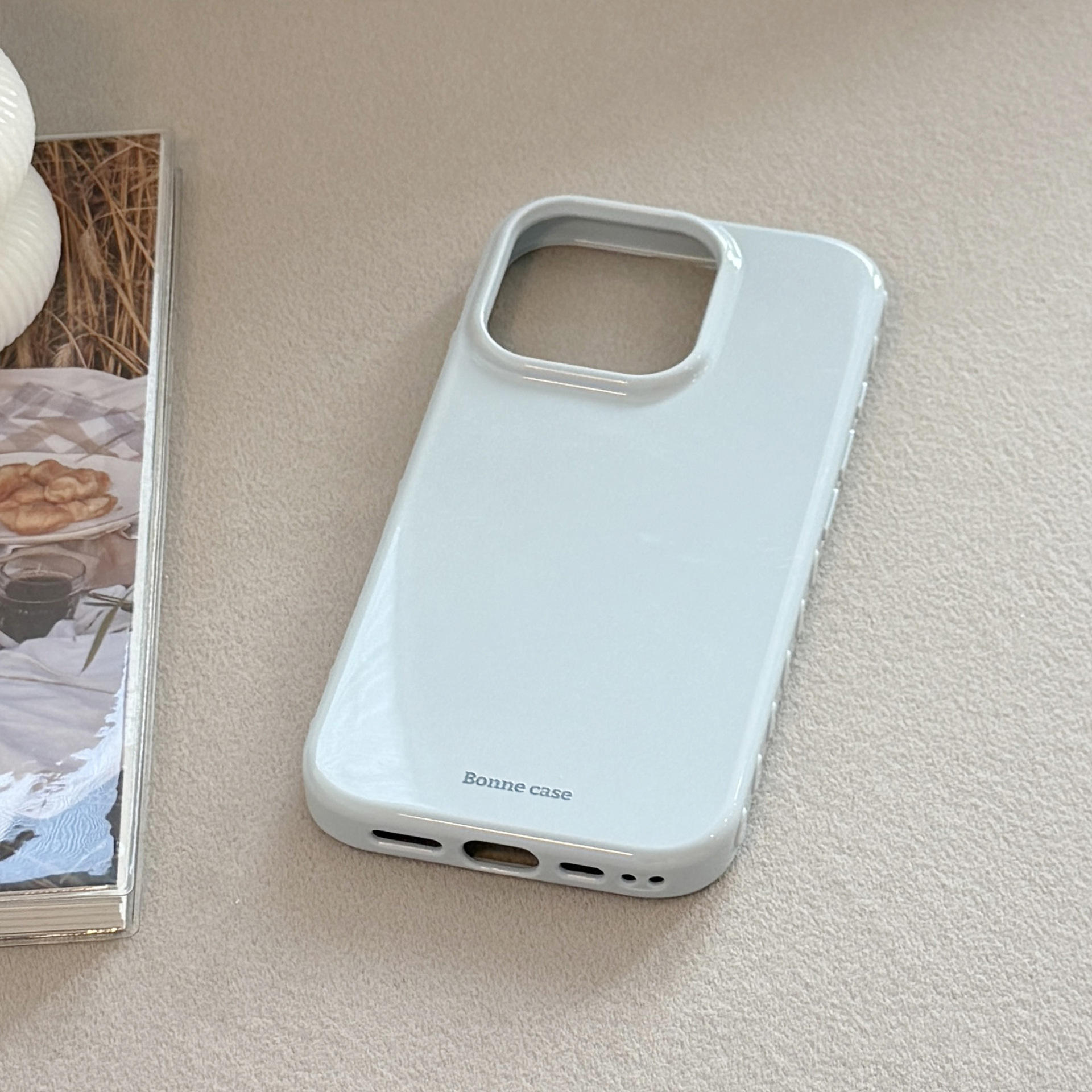 Bleu brume marine, petit texte bleu-gris