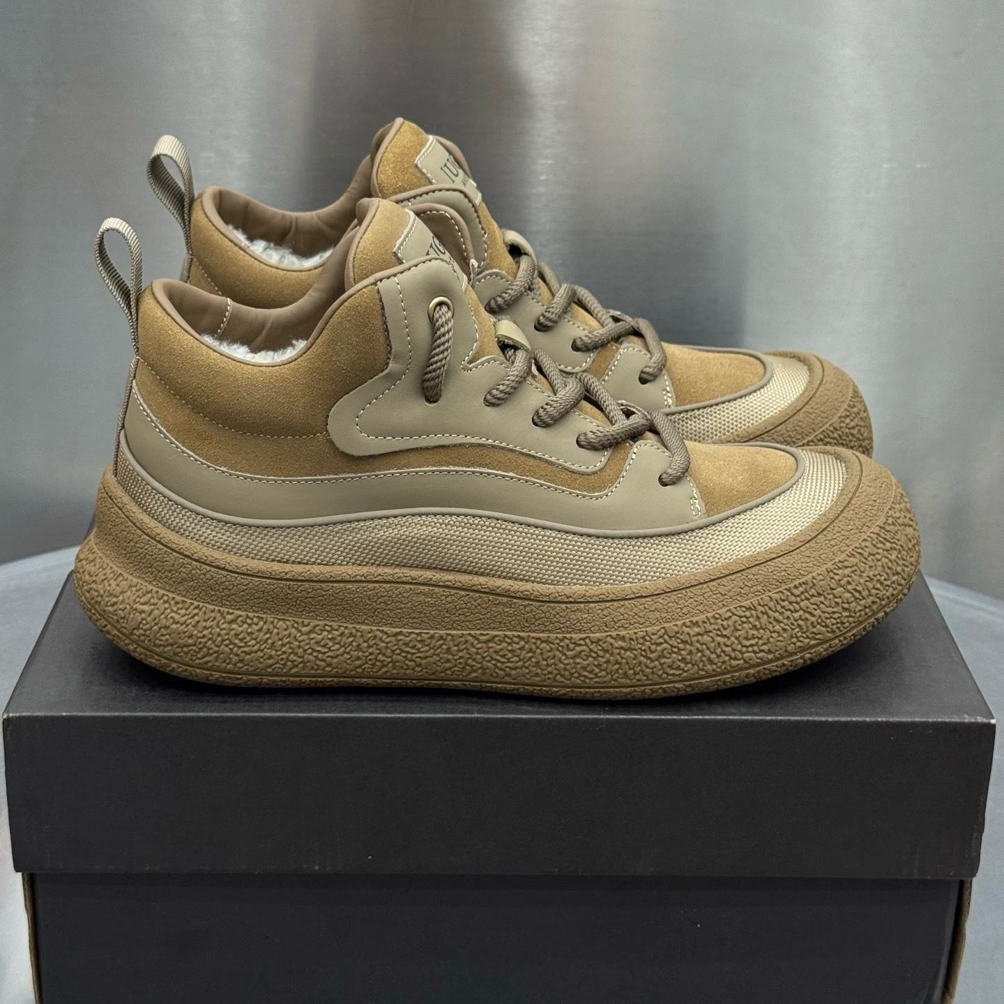 สีน้ำตาล