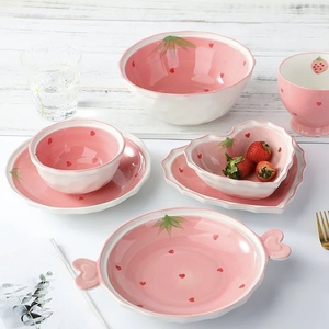 Conjunto de Louças de Cerâmica Criativas e Fofas para Casa, Tigela de Sopa de Macarrão, Prato de Vegetais, Tigela de Arroz em Forma de Coração, Tigela de Morango - Product Image 6