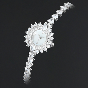 นาฬิกาข้อมือผู้หญิง Shiny Diamond ขนาด 25 มม. หน้าปัด MOP กันน้ำ 3ATM สายทองเหลือง ควอตซ์ - Product Image 2