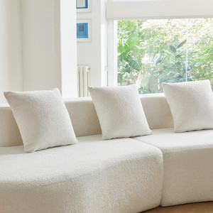 Sofá Seccional Moderno en Forma de S, Tapizado en Chenille, Tres Plazas, Diseño Curvo, Minimalista, para Sala de Estar, con Respaldo Acolchado, Color Blanco - Product Image 3