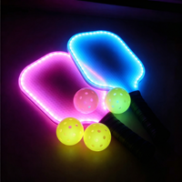 Ensemble de raquettes de pickleball lumineuses à LED, comprenant 2 raquettes lumineuses, 2 balles LED, 2 balles jaunes à 40 trous, 1 sac en filet