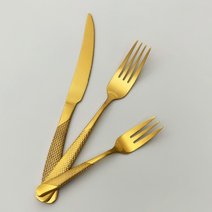 Juego de cubiertos de acero inoxidable dorado al por mayor, cuchillo, cuchara y tenedor, para el regreso a clases, empaque personalizado sostenible - Product Image 2