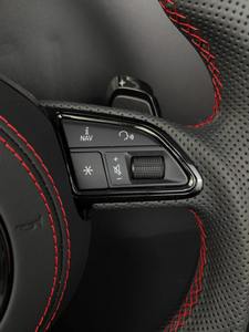Cuir en fibre de carbone véritable pour volant perforé et surpiqué, personnalisable Audi <span class=keywords><strong>S</strong></span> <span class=keywords><strong>Line</strong></span> - Product Image 6