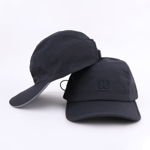 Gorra Deportiva de 5 Paneles con Cordón Ajustable, de Secado Rápido, 100% Poliéster, con Logotipo Personalizado Bordado, Color Negro, para Correr, Béisbol y Deportes - Product Image 4