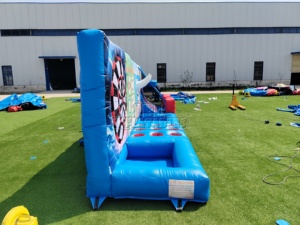 Jeux gonflables commerciaux 4-en-1 pour fêtes foraines avec fléchettes, basketball et jeu de tir Tic-Tac-Toe pour parcs d'attractions et événements scolaires (location) - Product Image 4
