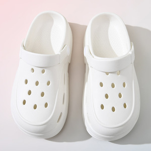 Crocs pour femmes, pantoufles d'été à plateforme, semelle EVA, antidérapantes, pour la plage, 35-40, beige, blanc, noir - Product Image 4