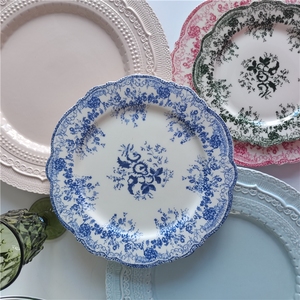 Assiettes de présentation en porcelaine vintage élégantes à motif floral pour mariage, avec bordure fleurie, pour la location événementielle - Product Image 2
