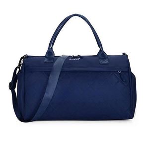Muestra gratuita de bolsa deportiva de fútbol de poliéster rojo 320d de lujo hecha a mano para impresión por sublimación - Product Image 3