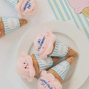 Hochwertiges Plüsch-Eiscreme-Spielzeug zum Schnüffeln, Kauen und Verstecken von Leckerlis mit Krepppapier-Quietscher für Hunde und Katzen - Product Image 1