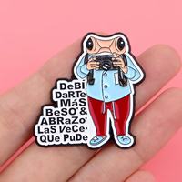 En gros : Broches en métal à l'effigie de dessins animés, Broches mignonnes motif grenouille avec citation, Badges créatifs à lettres anglaises, Épingles en émail souvenirs, Broches pour vêtements