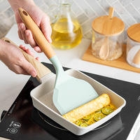Spatule à tête large en silicone de qualité alimentaire avec manche en bois, résistante à la chaleur, antiadhésive, pour crêpes et omelettes, compatible OEM