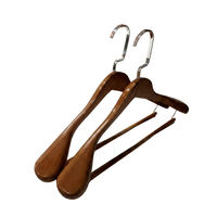 Cintres de costume marron foncé de luxe, cintres en bois à épaules larges avec logo personnalisé