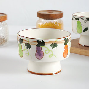 Cuenco de cerámica con pie alto, pintado a mano, para frutas y aperitivos, con diseño floral bajo esmalte, para fiestas. - Product Image 3