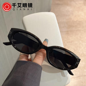 Nouvelles lunettes de soleil rétro œil de chat pour femmes, monture noire, verres PC, protection UV400, type 3, pare-soleil, rivets à points, style tendance - Product Image 3