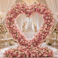 Arche de mariage en forme de cœur avec roses artificielles et structure en fer pour la décoration de fond de cérémonie