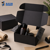Boîte d'expédition pliable en carton ondulé noir mat, recyclable, minimaliste haut de gamme, avec impression de logo personnalisé pour l'emballage de parfums