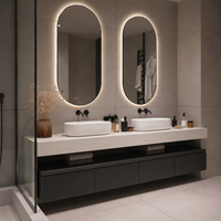 Meuble-lavabo double vasque de luxe flottant avec miroirs LED jumeaux, armoire murale cannelée foncée et étagère ouverte pour projets hôteliers