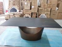 Table à manger de luxe Foshan, style designer, en pierre frittée, pour villa, avec base métallique en forme de bateau