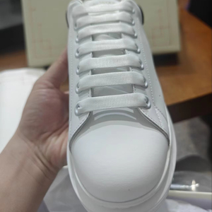 Zapatillas deportivas de skate para hombre, de caña media, de cuero, con aumento de altura interno, suela gruesa, plataforma, con cordones - Product Image 1