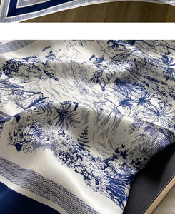 Sciarpa in Vera Seta di Gelso per Donna, Stile Etnico Porcellana Blu e Bianca, Elegante e Multifunzionale, Grande Quadrata 90cm, Autunnale - Product Image 5