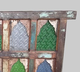 Panneau mural vintage en bois récupéré, avec cadre en treillis multi-grilles en verre texturé multicolore, fait main - Product Image 5