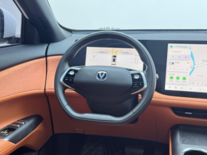 JX Auto Changan CS75 PLUS 2024 Cuarta Generación 1.5T Nuevo Blue Whale Inteligente de Lujo con Volante a la Izquierda y Asientos de Cuero R19 - Product Image 5