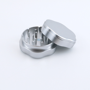 เครื่องบดสมุนไพรแม่เหล็กสำหรับฟันคมขนาด 58 มม. พร้อมที่ตัดกระดาษมวนบุหรี่สำหรับอุปกรณ์เสริม ทำจากอลูมิเนียมอัลลอยด์ 2 ชิ้น - Product Image 3